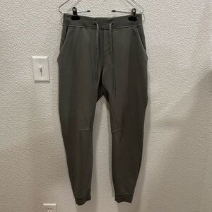 Lululemon S sage green joggers.